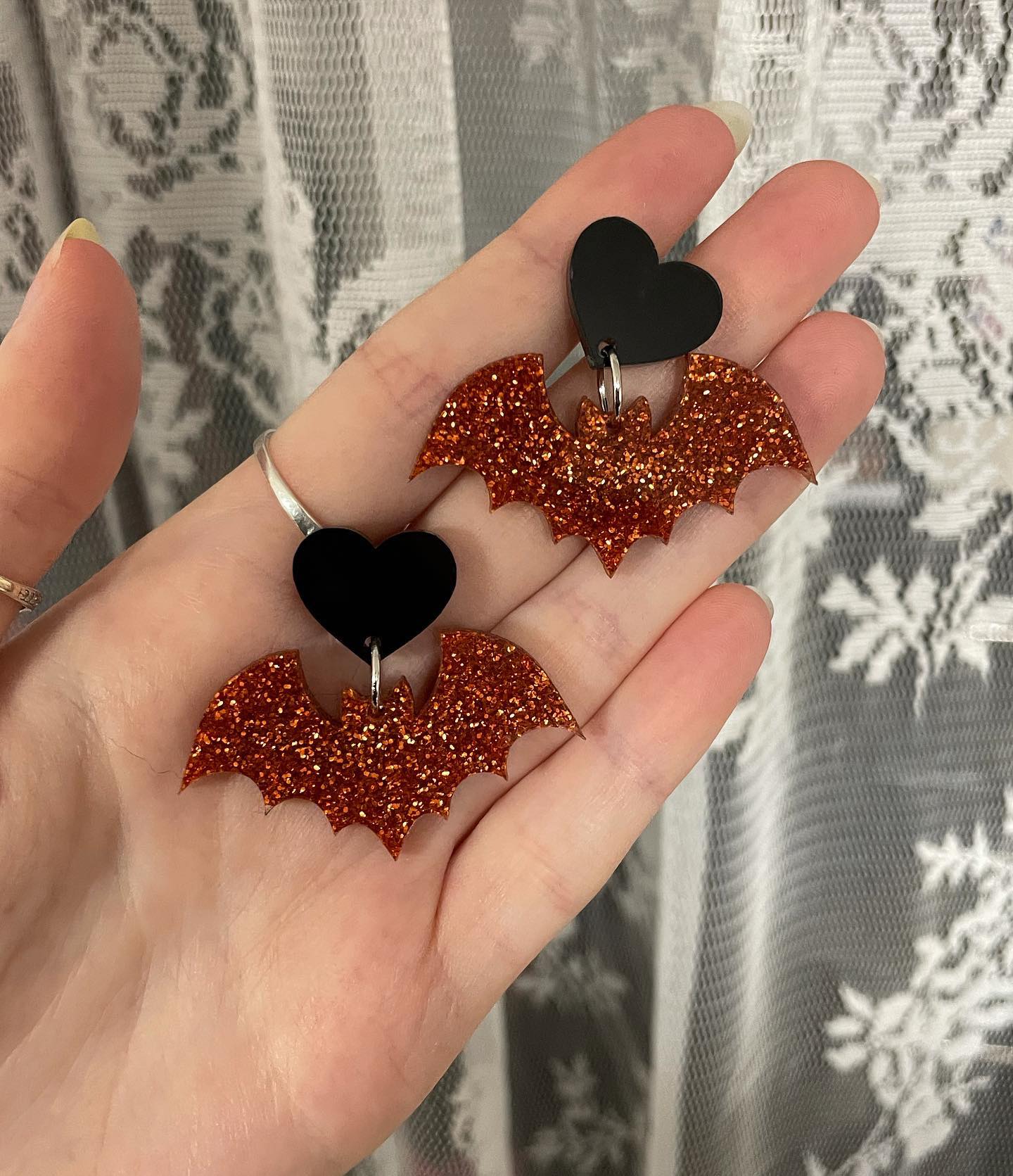 heart stud bats Acrylic Earrings