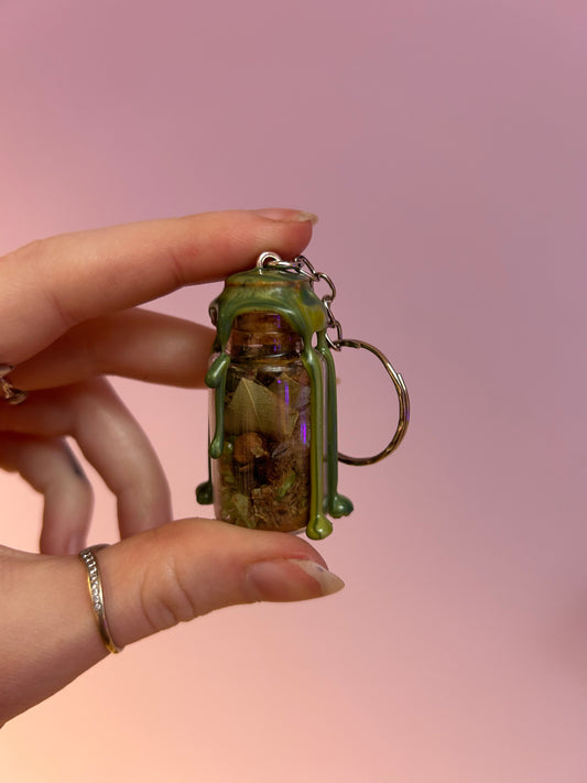 Fast money spell jar keychain